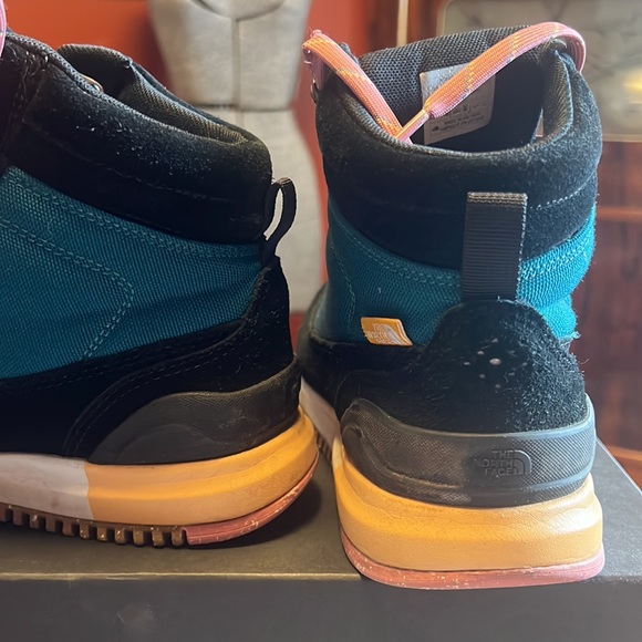 The North Face Back to Berkeley W hikers 7.5/38.5 - Picture 6 of 8